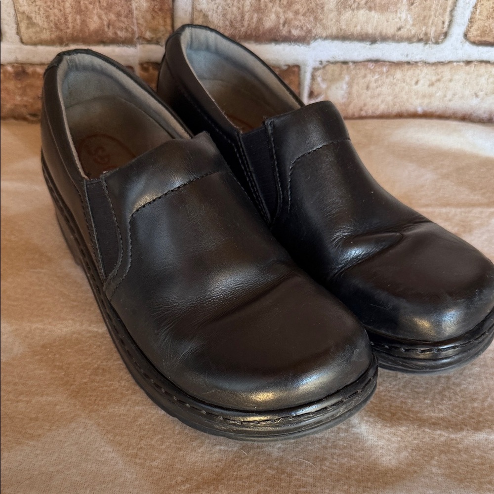 Klogs Black Slip-On Women's Clogs